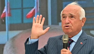 Eski TBMM Başkanı Cemil Çiçek’ten dikkat çeken konuşma: ‘Cumhuriyet tartışmalarını bu ülke için sıkıntılı bulurum’