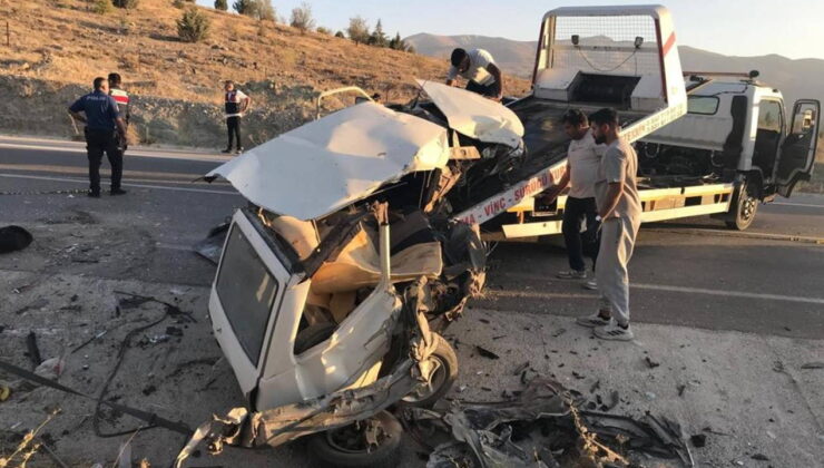 Feci kaza: İkiz kardeşler hayatını kaybetti, 5 kişi yaralandı!