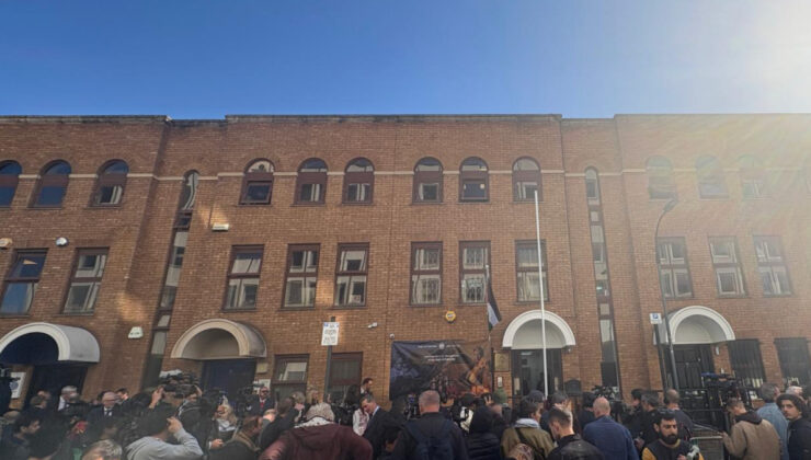 Filistin bayrağı Londra’da göndere çekildi