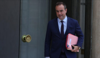 Fransa Başbakanı ‘sahte diploma’ suçlamasıyla şikayet edildi