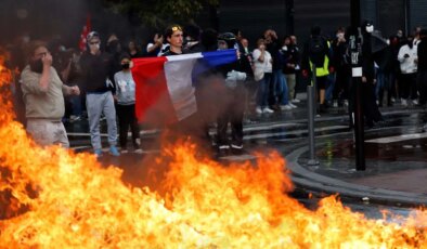 Fransa’da yüz binlerce işçi grev bütçe kesintilerine karşı grevde