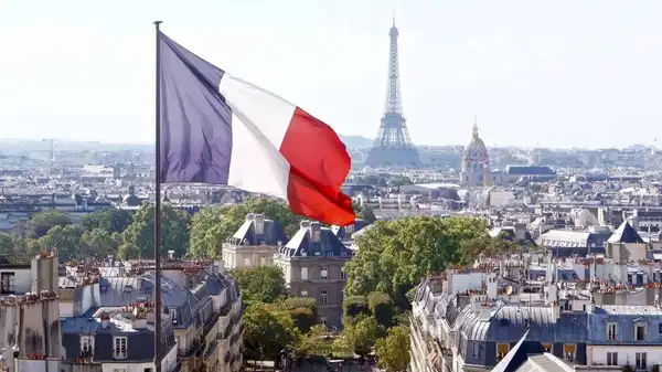 Fransa’nın kredi notu düşürüldü: AB mali kurallarına uyum konusunda zayıf açıklaması…