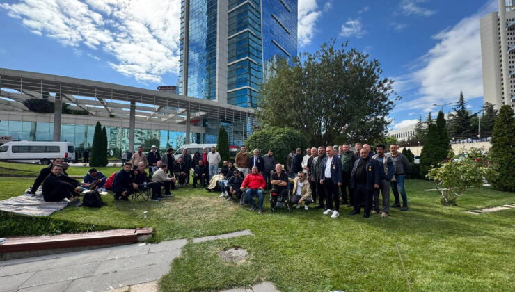 Gaziler 19 Eylül Gaziler Günü’nde bakanlık önünde oturma nöbetinde:  ‘Yaralandıktan sonra bir kenara atıldık’