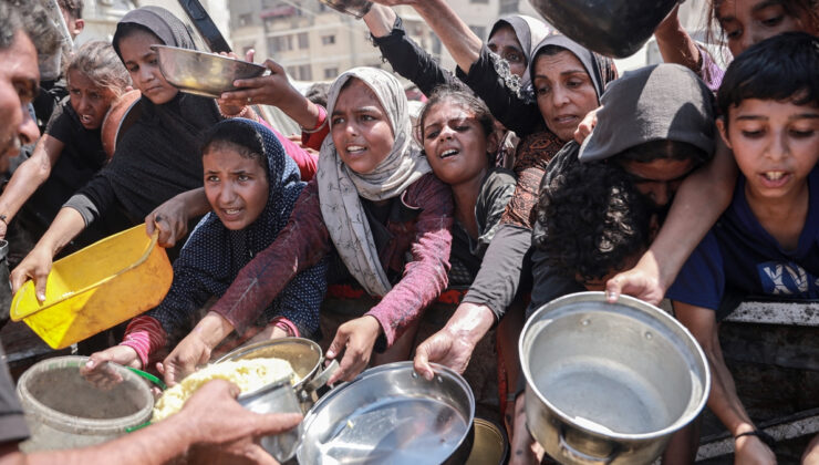 Gazze’de açlık: Filistinlilere, yemek dağıtıldı