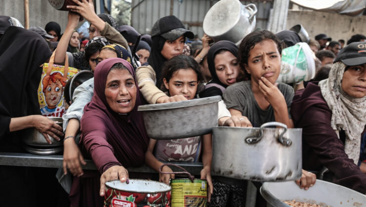 Gazze’de Filistinlilere sıcak yemek dağıtıldı