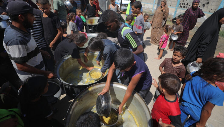 Gazze’de Filistinlilere sıcak yemek dağıtımı yapıldı