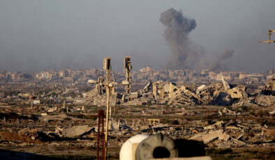 Gazze’de Filistinlilerin göçü sürüyor