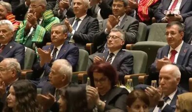 Gergin ‘adli yıl’ açılışı: Cevdet Yılmaz, salonda oturan Özgür Özel’i hedef aldı!