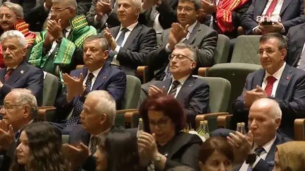 Gergin ‘adli yıl’ açılışı: Cevdet Yılmaz, salonda oturan Özgür Özel’i hedef aldı!