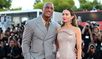Gözyaşlarını tutamadı: Dwayne Johnson’ın yeni filmi 15 dakika boyunca alkışlandı!