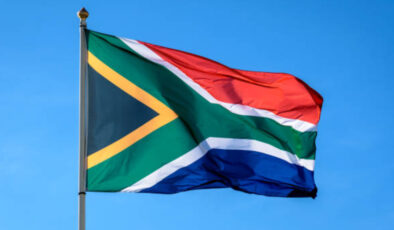 Güney Afrika’da evliliklerde erkekler de eşlerinin soyadını alabilecek