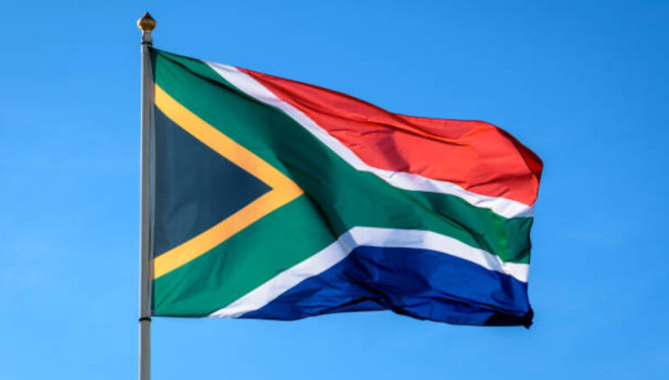 Güney Afrika’da evliliklerde erkekler de eşlerinin soyadını alabilecek