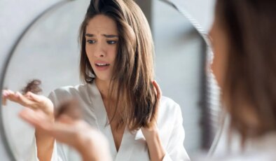 Günlük rutinleriniz saç dökülmesine yol açıyor olabilir: Saç sağlığına zarar veren 10 alışkanlık