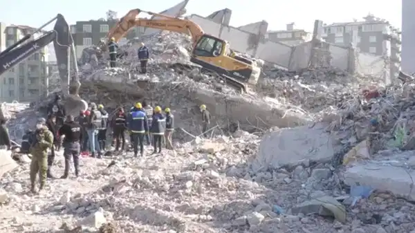 Hatay’da 219 kişinin hayatını kaybettiği binanın davasında pes dedirten ‘tahliye’ kararı!