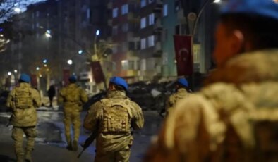 Hatay’da deprem sonrası ‘işkence’ davası: 13 jandarma hakim karşısına çıktı