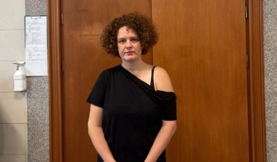 HDK soruşturması: Gazeteci Elif Akgül’ün yurt dışına çıkış yasağı devam edecek