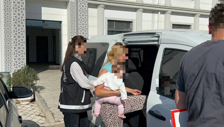 Hırsızlık şüphelisi, kucağında bebeğiyle sevk edildiği adliyede tutuklandı