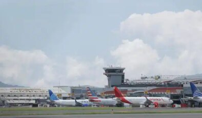 İki dev yolcu uçağı çarpıştı, faciadan dönüldü