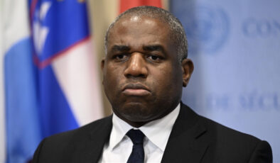 İngiltere’nin eski Dışişleri Bakan: İsrail soykırım niyetiyle hareket etmiyor