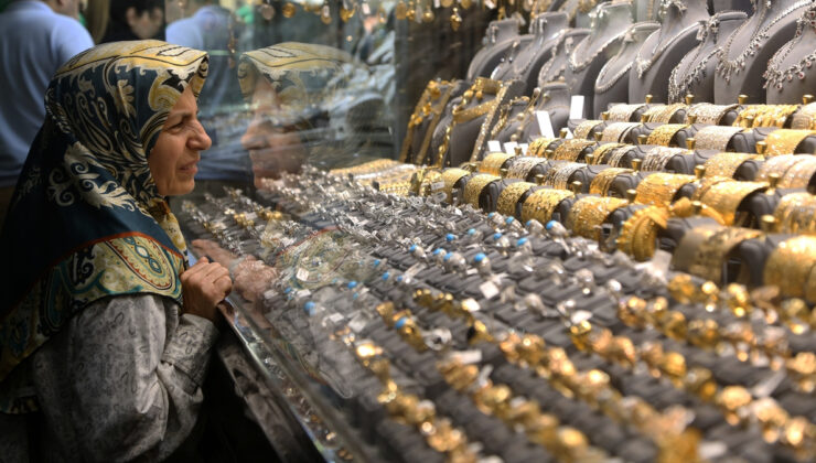 İran’da döviz ve altın kuru rekora koştu