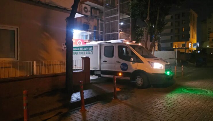 İş yerinin önünde beklerken silahlı saldırıya uğradı!