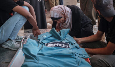 İsrail Gazze’de bir gazeteciyi daha öldürdü
