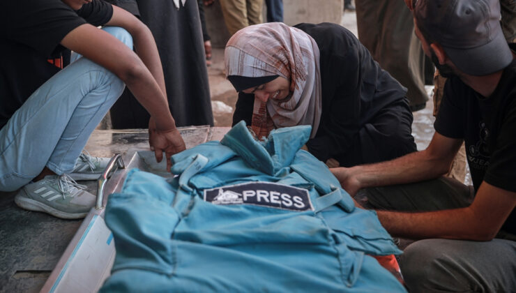 İsrail Gazze’de bir gazeteciyi daha öldürdü