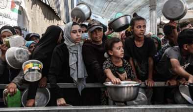 İsrail’de gıda krizi: Gazze’de Filistinlilere yemek dağıtıldı
