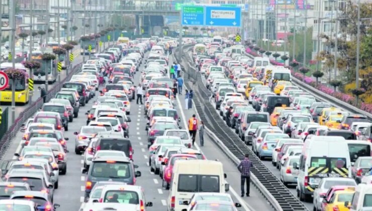 İstanbul’da haftanın üçüncü iş gününde trafik yoğunluğu yaşanıyor