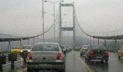 İstanbul’da trafiği yağmur vurdu: Yoğunluk yüzde 80’e ulaştı