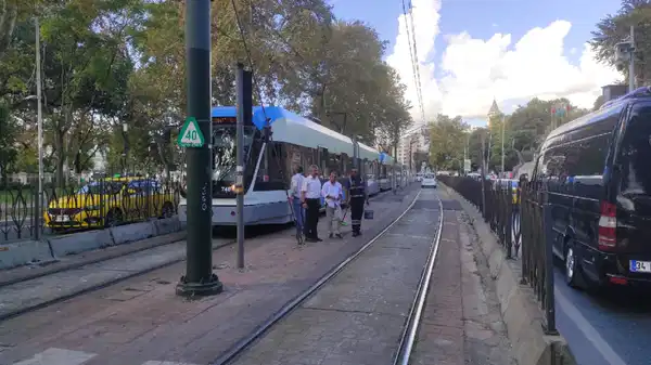 İstanbul’da tramvay bir yayaya çarptı!