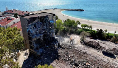 İstanbul’un 67 yıllık simge oteli yıkıldı