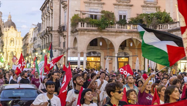 İtalya’da binlerce kişi, Sumud Filosu’na destek için yürüdü