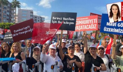 İYİ Parti’den Mersin’de gövde gösterisi: ‘Türkiye’yi böldürtmeyeceğiz’