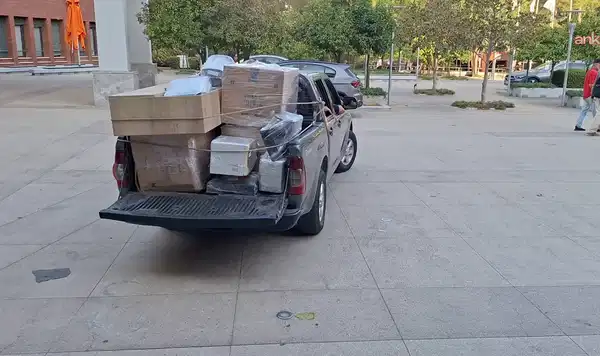 İzmir Ekonomi Üniversitesi’ndeki kafe ‘mahkeme kararına rağmen’ tahliye edildi