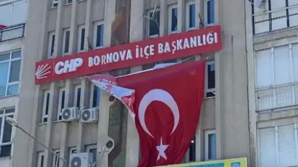 İzmir’de CHP’li iki yöneticiye soruşturma