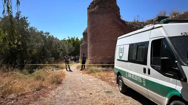 İznik’te tarihi surların dibinde sır olay: Erkek cesedi bulundu!