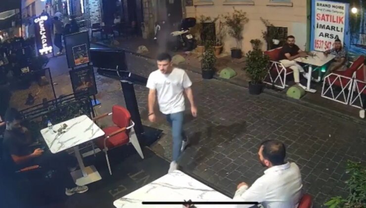 Kapısının önündeki motosiklete önce çorba döktü sonra tekme attı