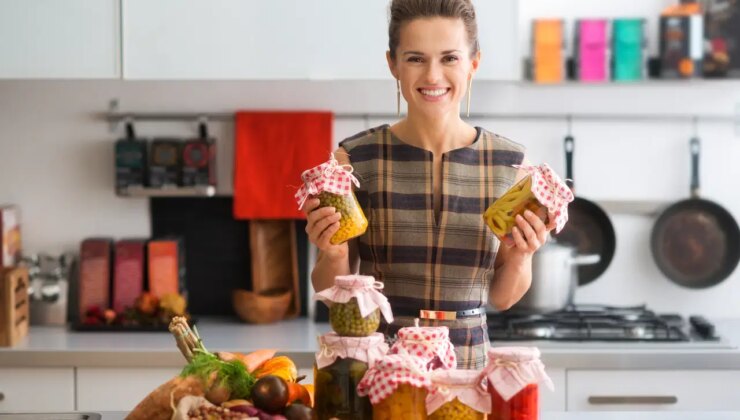 Kış boyunca taptaze lezzetlerle sofralarınıza renk katın: Evde konserve hazırlamak için 7 altın tüyo