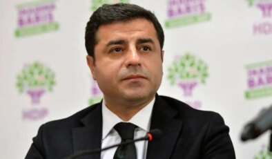 Konuşmaları suç unsuru sayılmıştı: Selahattin Demirtaş’ın yargılanmasına başlandı!