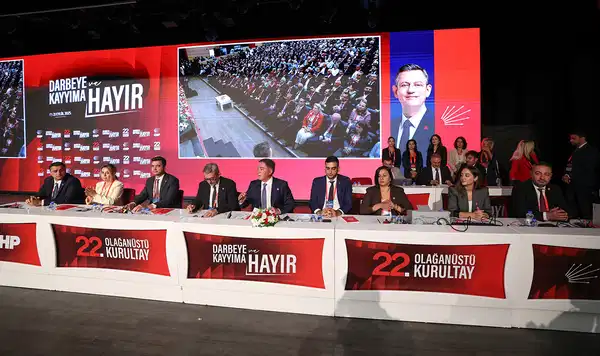 Kurultay koridorlarında neler konuşuldu? CHP kurmayları: ‘Bazı milletvekilleri partimize gelmek istediğini söyledi…’
