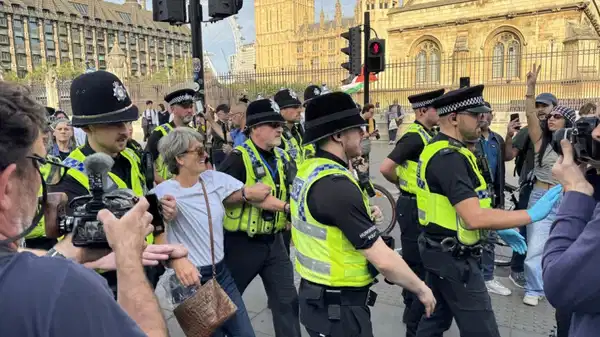 Londra’da Filistin eylemine polis müdahalesi: Yaklaşık 300 kişi gözaltına alındı