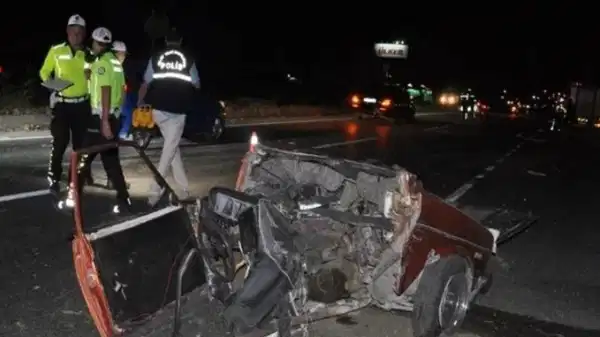 Manisa’da can pazarı! Feci kazada 5 ölü, 6 yaralı!