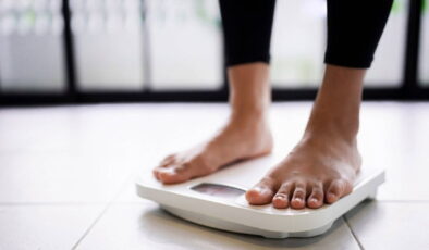 Metabolizmayı yavaşlatıyor, sağlık sorunlarına neden oluyor: Hızlı kilo alımının 6 sebebi