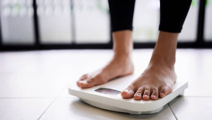 Metabolizmayı yavaşlatıyor, sağlık sorunlarına neden oluyor: Hızlı kilo alımının 6 sebebi