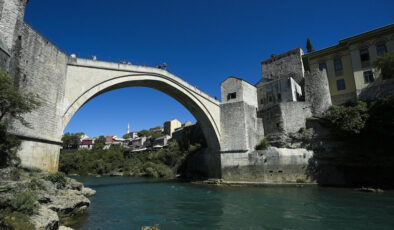 Mostar’ın simgesi Osmanlı mirası köprü, turist çekiyor