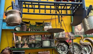 Müzeyi andıran çay ocağına gelenler, geçmişe yolculuk yapıyor