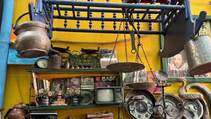 Müzeyi andıran çay ocağına gelenler, geçmişe yolculuk yapıyor