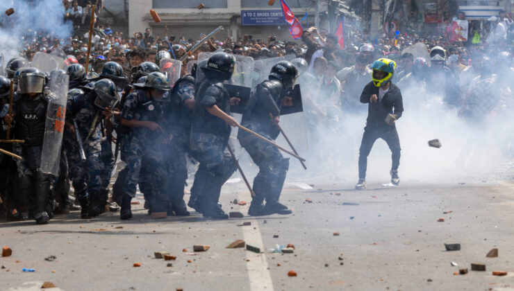 Nepal Başbakanı Oli, protestolar nedeniyle istifa etti
