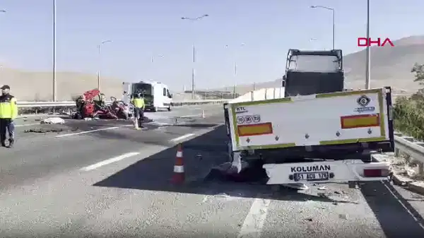 Niğde’de feci kaza… Otomobil, TIR’a çarptı: Ölü ve yaralılar var!